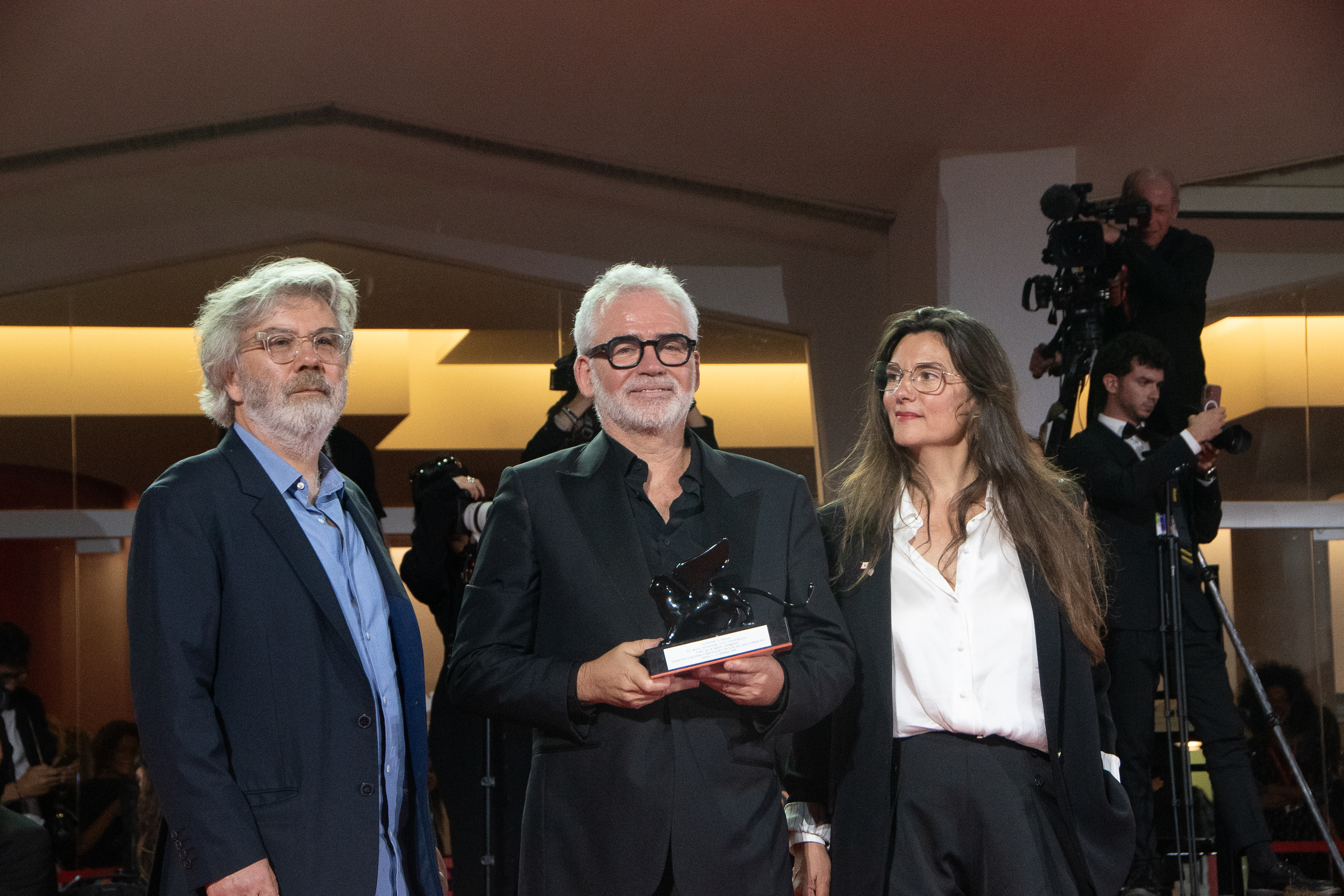 — italie venise cinema 83rd mostra del cinema 12 09 2026 golden lions winner photocall coralie amedeo and stphane brize and olivier gorce